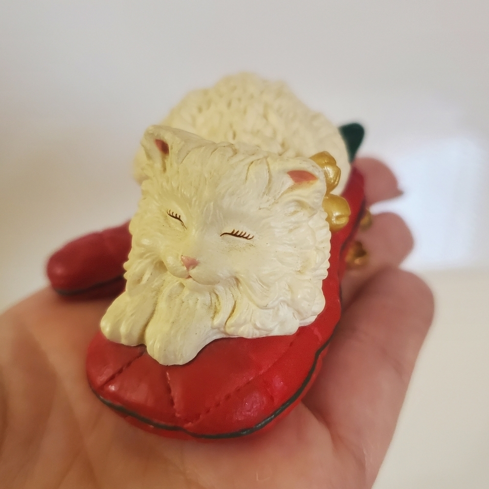 Vintage "1995" Cat On a Mitten Christmas Ornament - Picture 5 of 6